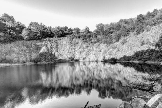 Der Basaltsee in Eulenberg als SW-HDR