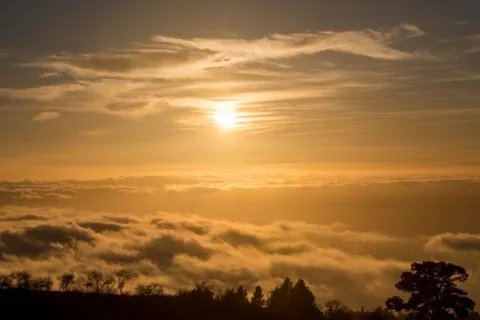 Sonnenuntergang im Wolkenmeer von La Palma