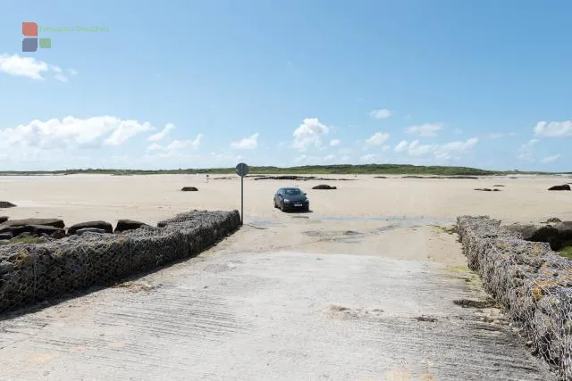 Low tide between the mainland and Omey