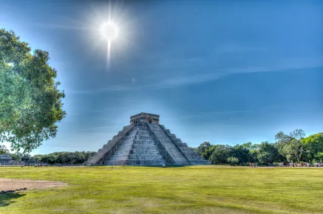 Quetzalcoatl oder Kukulkan, "Die gefiederte Schlange"