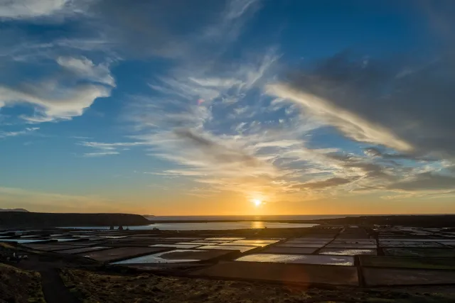 Sonnenuntergang über den Salinen von Lanzarote