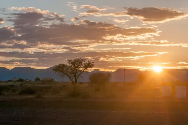 Sonnenaufgang beim Aufbruch im Camp