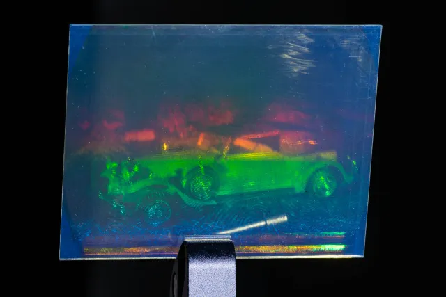 Rainbow hologram - vertical rotation