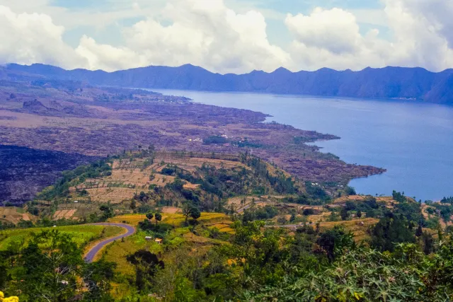 Der Kratersee in der Caldera des Batur