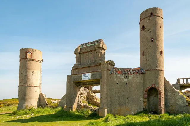 The Manoir de Coecilian of the poet Saint-Pol-Roux behind the Lagatjar standing stones