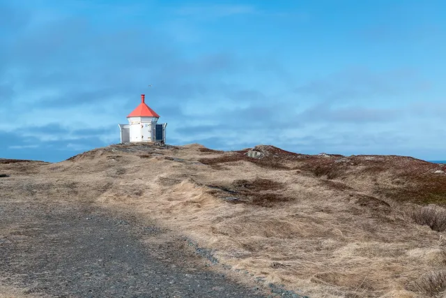 Kletterei zum nördlichen Leuchtfeuer im Norden der Insel Vardøya 