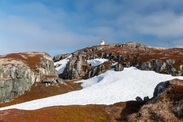 Kletterei zum nördlichen Leuchtfeuer im Norden der Insel Vardøya 