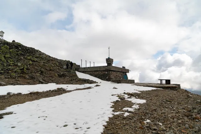 Views and buildings on the Gaustatoppen