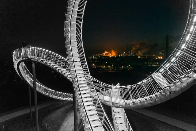 Tiger and Turtle bei Nacht auf der Heinrich-Hildebrand-Höhe in Duisburg