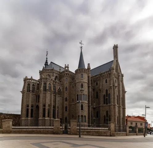 Der Palacio Episcopal von Gaudi