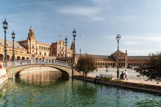 Die Brücken der Plaza de España in Sevilla