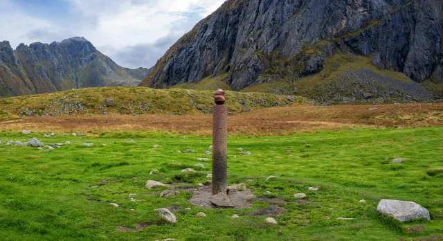 Die Skulptur "Kopf" von Markus Raetz in Eggum auf den Lofoten