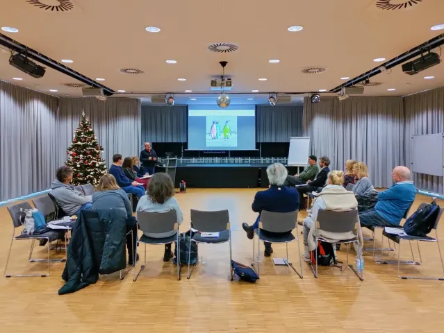 Lecturer Dr. Jürgen Tenckhoff - Workshop basics NFT for artists at the Düsseldorf Cultural Office