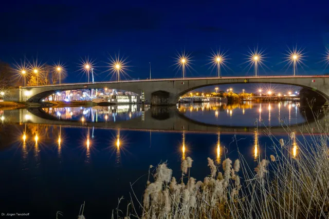 The bridge over the Rhône to Avignon