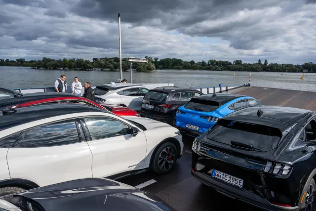 Picture 7: Twenty-five Mustangs take the Rhine ferry to Ingelheim.