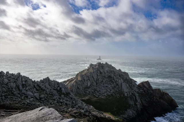 Die Leuchttürme Phare de la Vieille und Tourelle de la Plate vor der Pointe du Raz