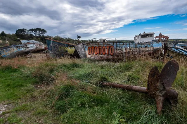 Der Schiffsfriedhof von Rostellec bei Crozon in der Bretagne